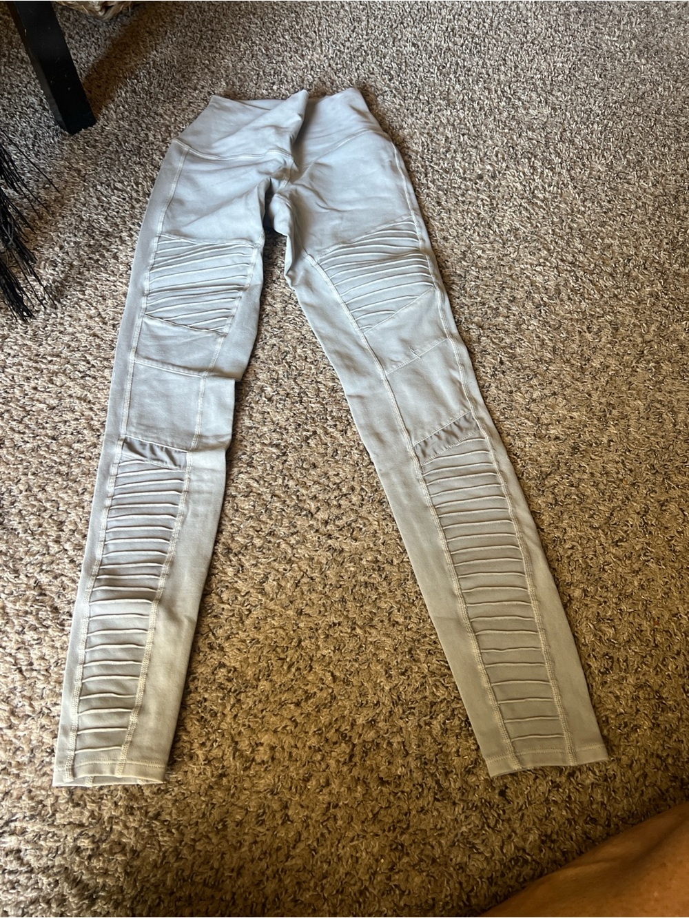 ALO Yoga Light Gray Ribbed Moto Skinny Pants
